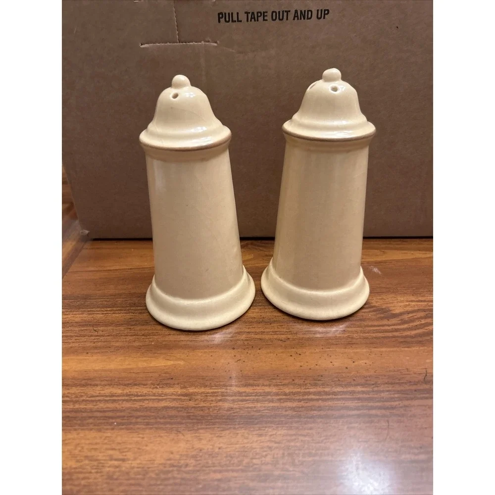 pfaltzgraff‎ A25 Beige Salt Pepper Shakers 5 3/4 Village